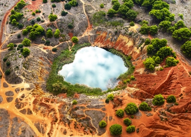 La ex-cava di bauxite